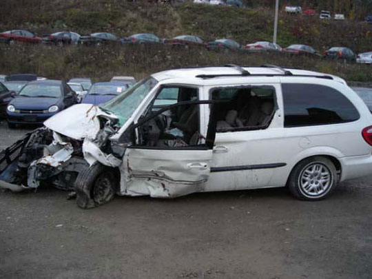 Dodge caravan crash crumple