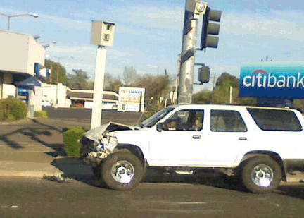 Ford Expedition Versus 4Runner: Intersection Wreck