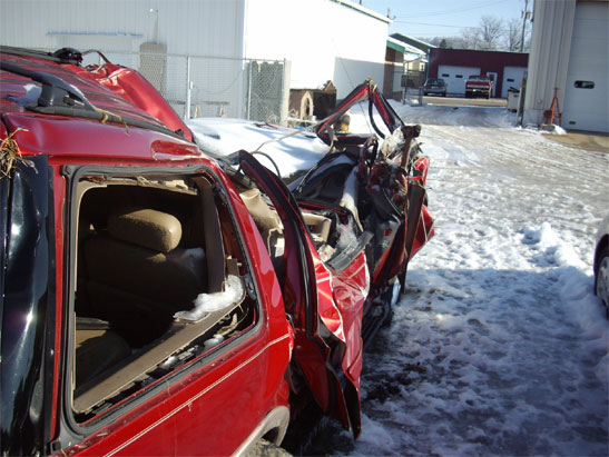 Ford expedition wrecked