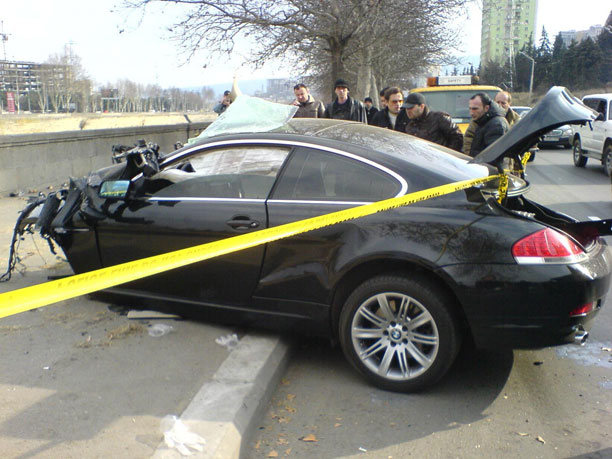 6-17-08-bmw650-crash-2.jpg