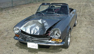 Fiat 124 Spider Crashes into Deer